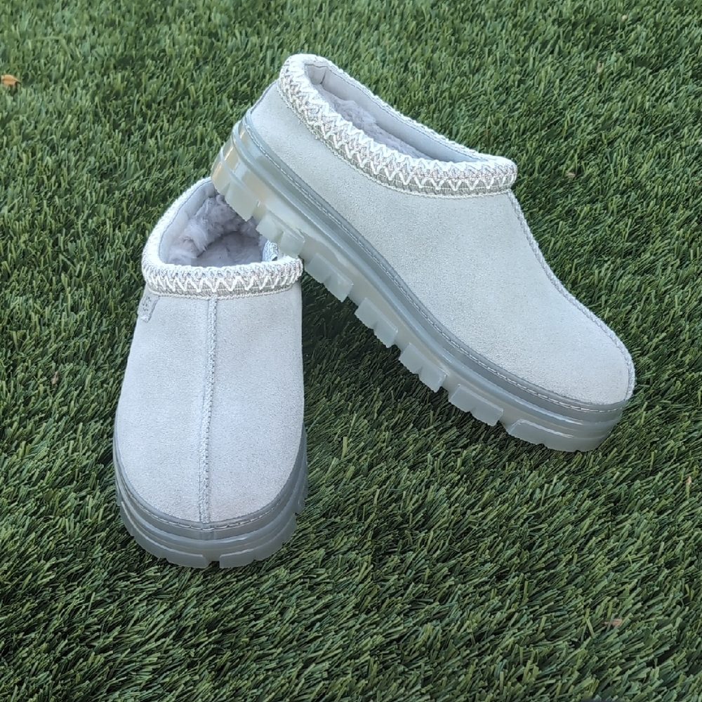 NEW and RARE UGG Tasman Clear Clogs, Slip-ons, Slippers in Campfire